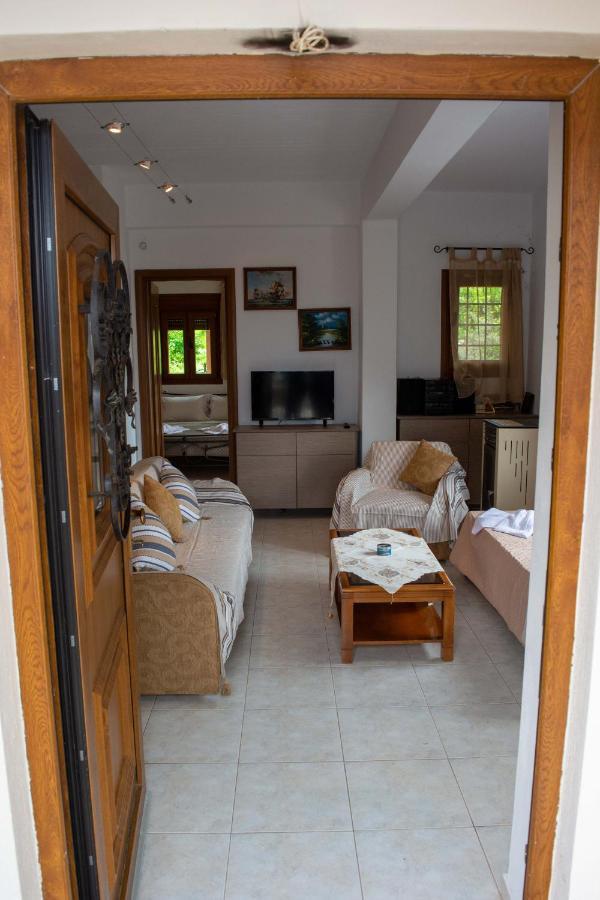Efi'S Guest House Áyios Dhimítrios Buitenkant foto